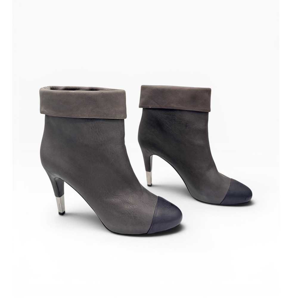 Chanel CC Cap Toe 39 Ankle Booties Gray Leather‎ Silver Stiletto Heels Authentic